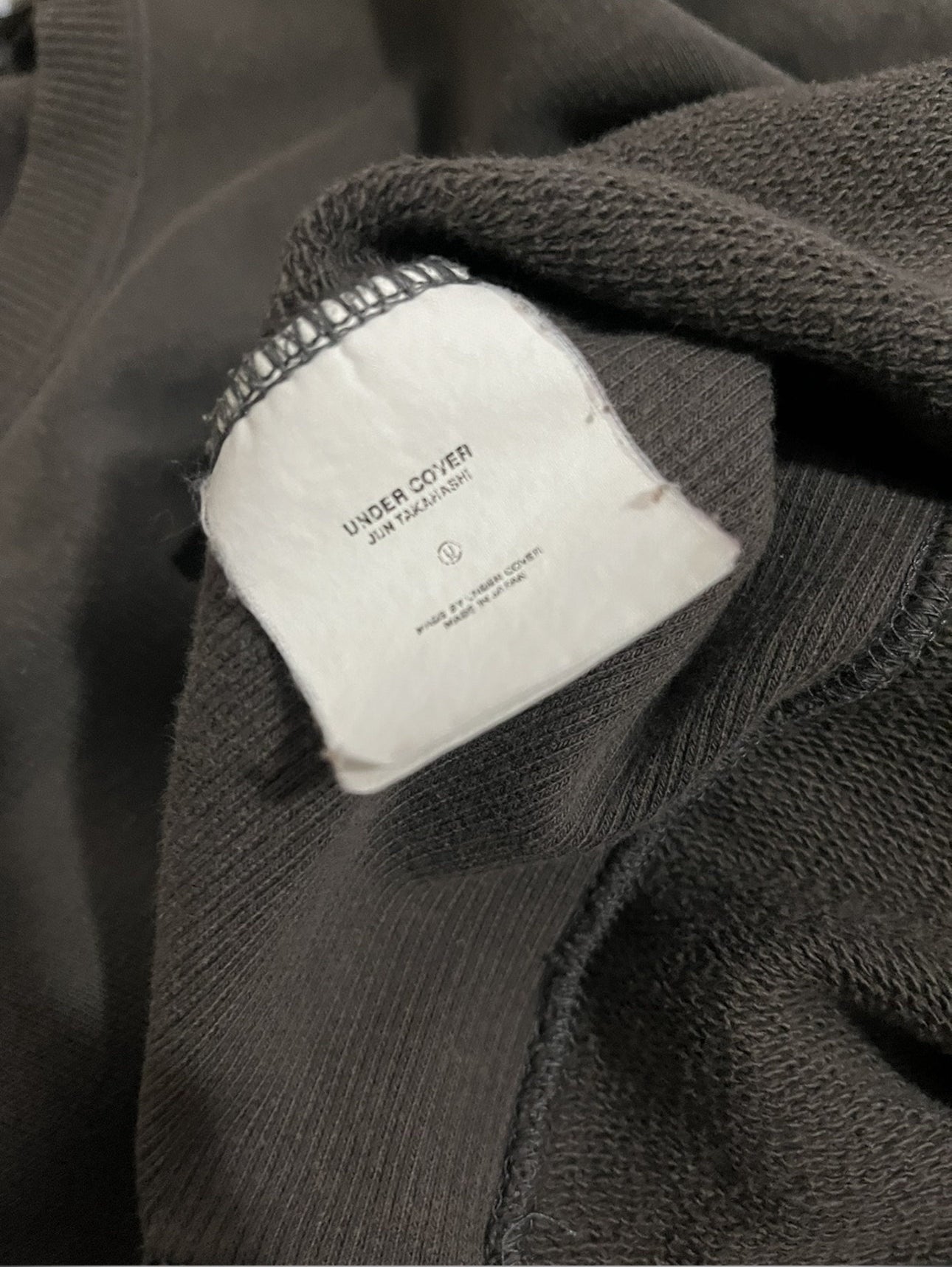 [CRITIC] WORMHOLE INCISION SWEATSHIRT /追跡付 MUSINSA | CRITIC WORMHOLE INCISION SWEATSHIRT GREY